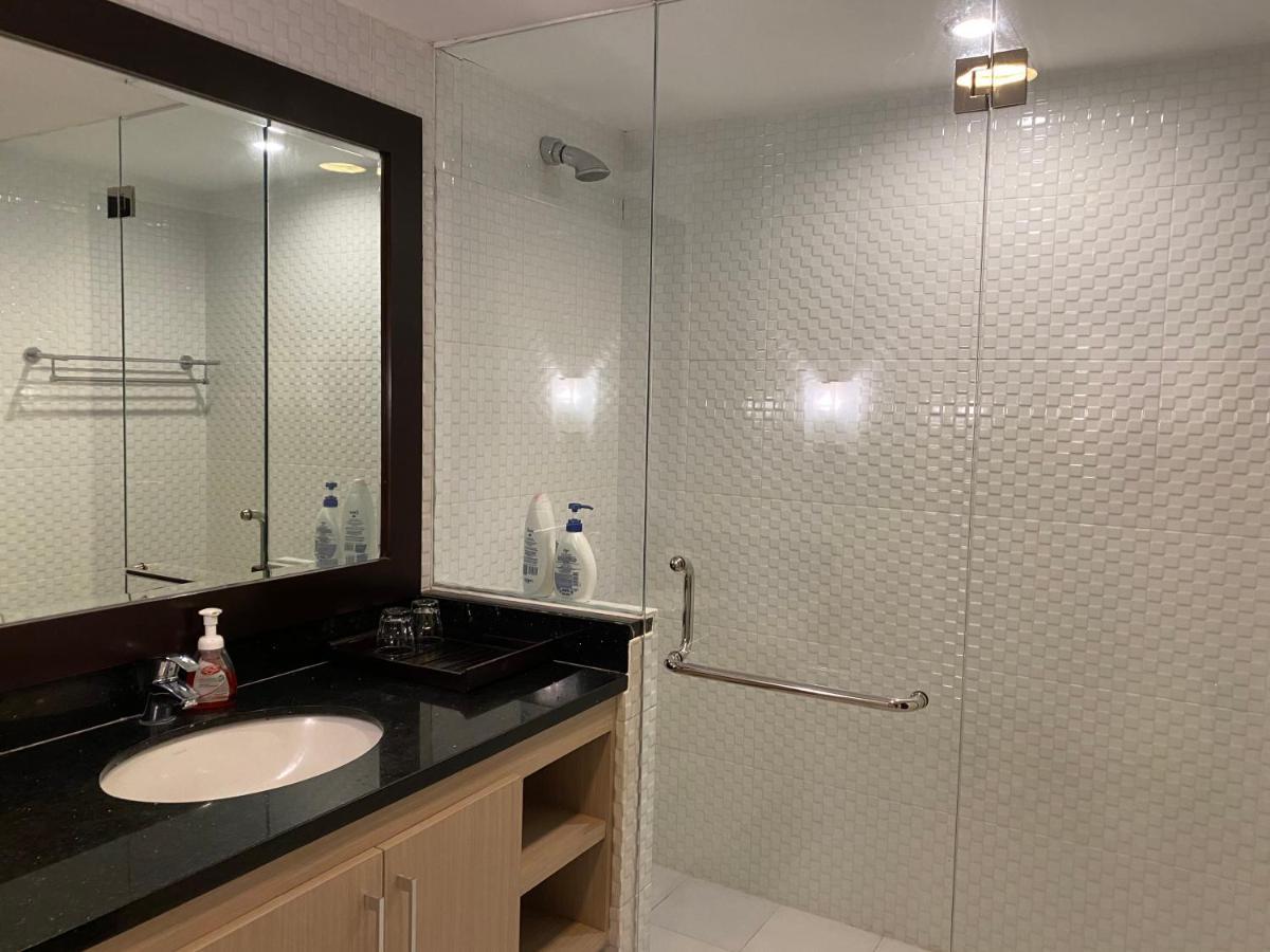 Stylish 2 Bedroom Penthouse Apt, Newly Refreshed, 50 Mbps, Pool, Gym, Resto كوتا المظهر الخارجي الصورة