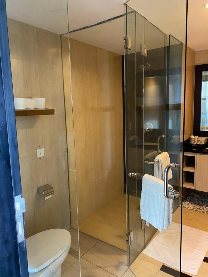 Stylish 2 Bedroom Penthouse Apt, Newly Refreshed, 50 Mbps, Pool, Gym, Resto كوتا المظهر الخارجي الصورة