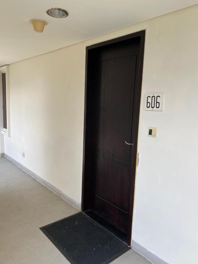 Stylish 2 Bedroom Penthouse Apt, Newly Refreshed, 50 Mbps, Pool, Gym, Resto كوتا المظهر الخارجي الصورة